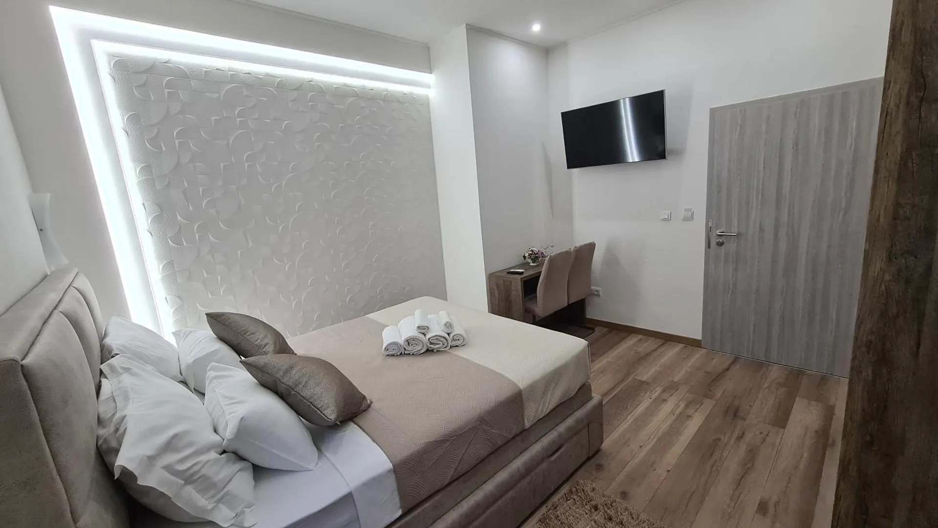 D&D Suites In Split Centre 1 0*,